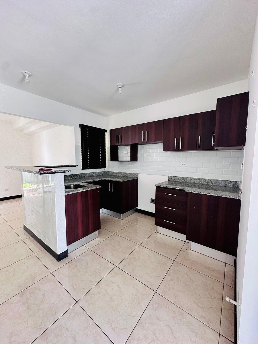 Condominio en El Guarco, foto 2 de 14