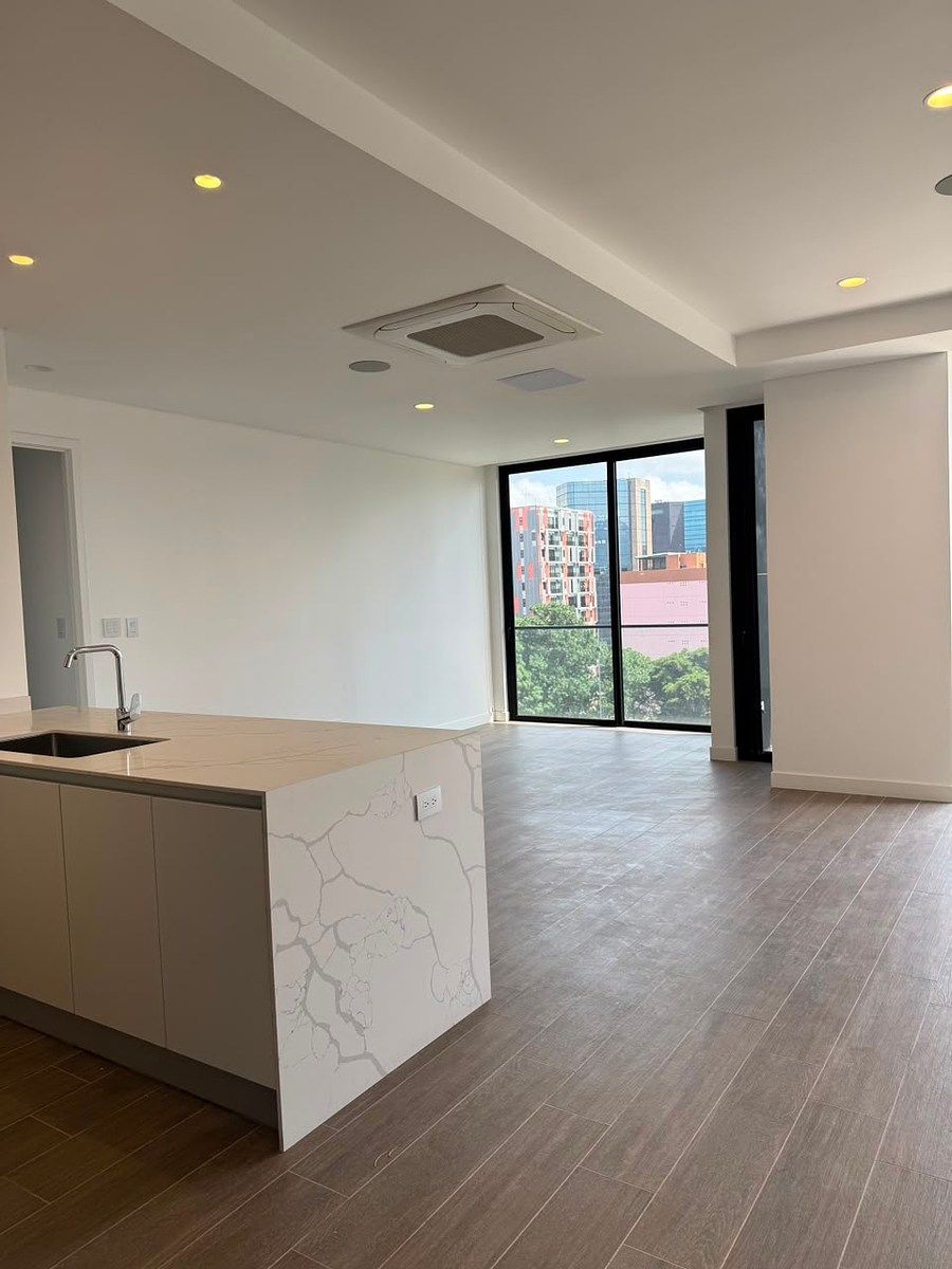 Apartamento en nivel medio en renta en Ferre Diez - zona 10, foto 1 de 9