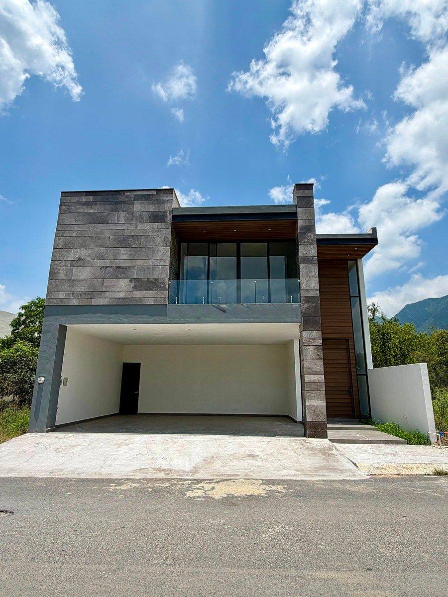 HOUSE FOR SALE NATIONAL HIGHWAY, photo 1 of 12