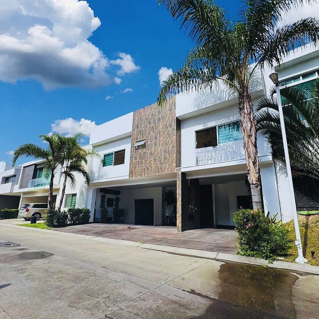Casa con RECAMARA en PLANTA BAJA en VILLA VERONA (la mejor zona para vivir), foto 1 de 27