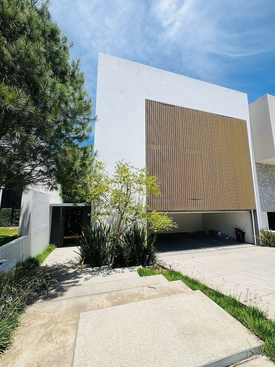 CASA EN VENTA "PUERTA LAS LOMAS" con espectacular fachada discreta! Zapopan, foto 1 de 49