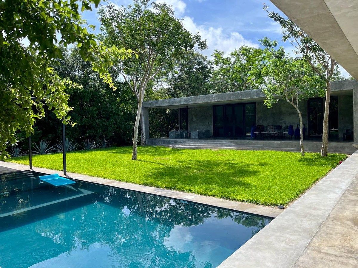 Spectacular single-story house in Residencial del Mayab, photo 1 of 24