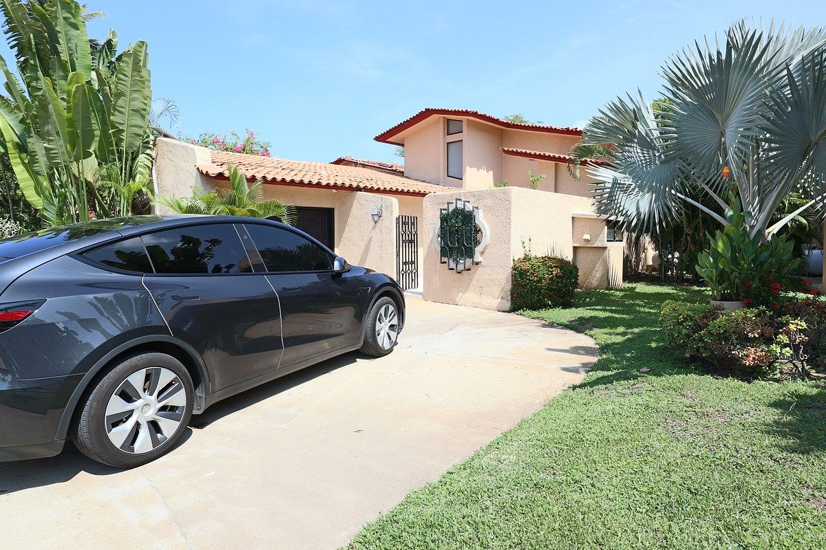 Villa en Venta Remodelada Fraccinamiento Princess II, foto 1 de 17