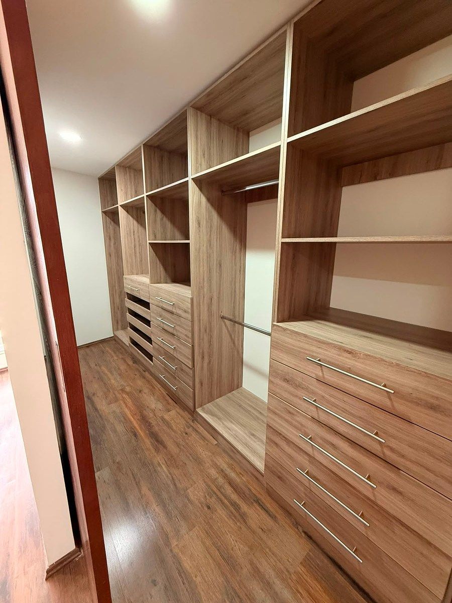 Vestidor de recámara principal, foto 4 de 11