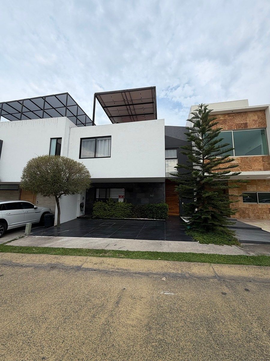 Casa Remodelada en Valle Imperial, foto 1 de 44