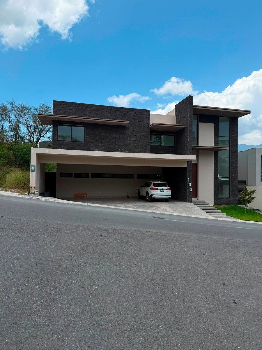 Casa en VENTA Sierra Alta 9° Sec., foto 1 de 12