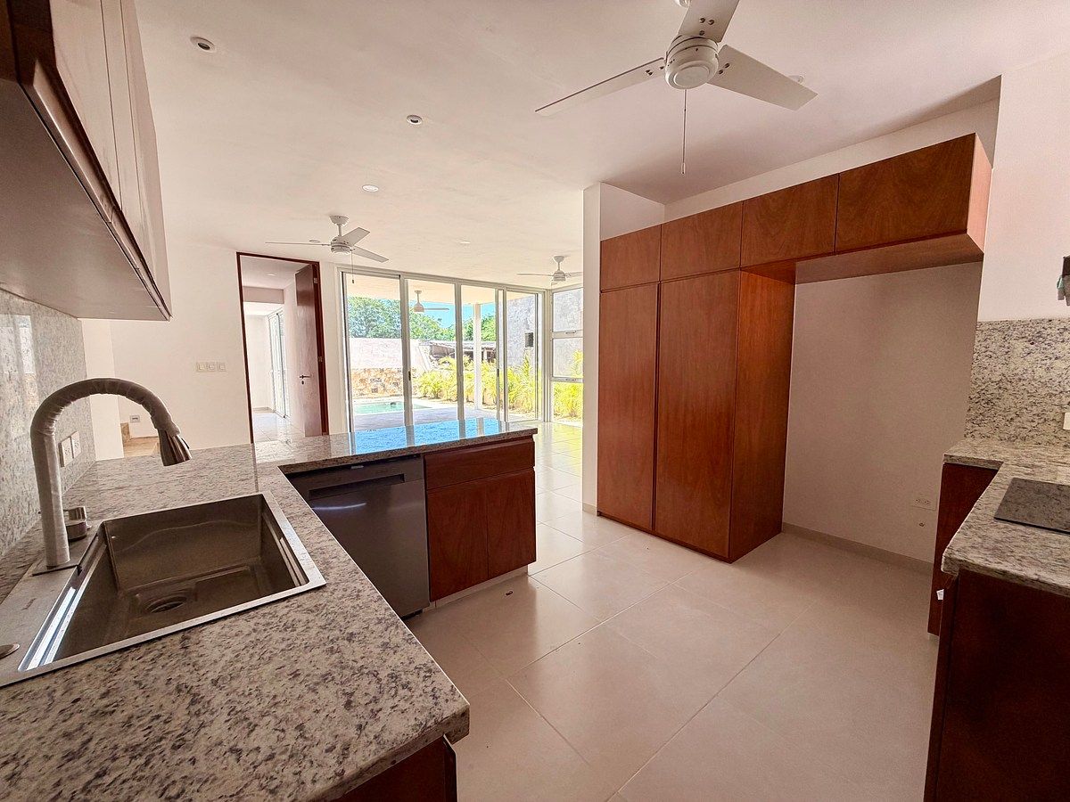 ESTRENA CASA EN PRIVADA EN EL NORTE DE MERIDA ZONA COUNTRY - foto 3