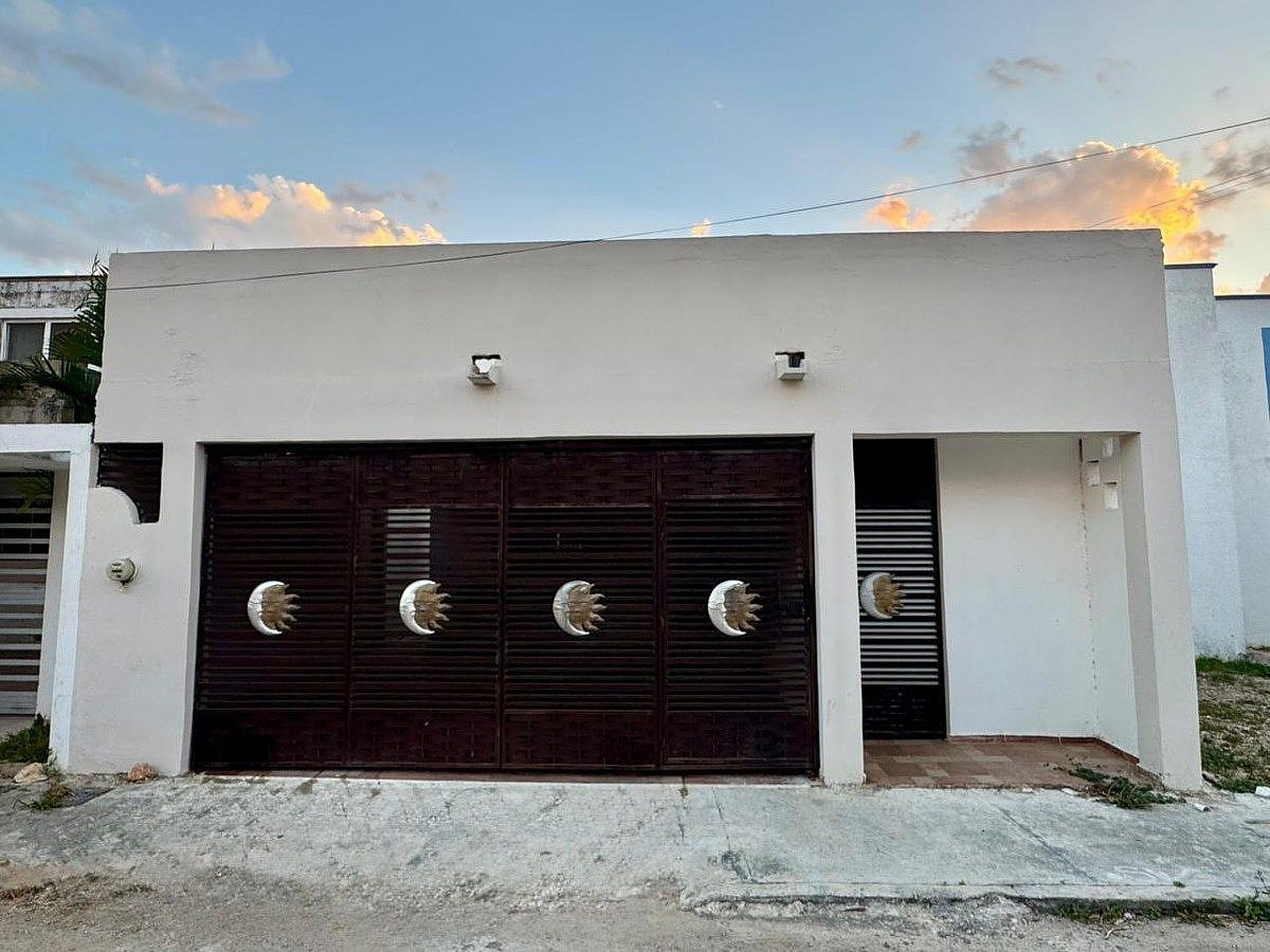 CASA À VENDA DE 2 ANDARES COM GARAGEM NA ÁREA DA PRAÇA LAS AMÉRICAS, foto 1 de 22