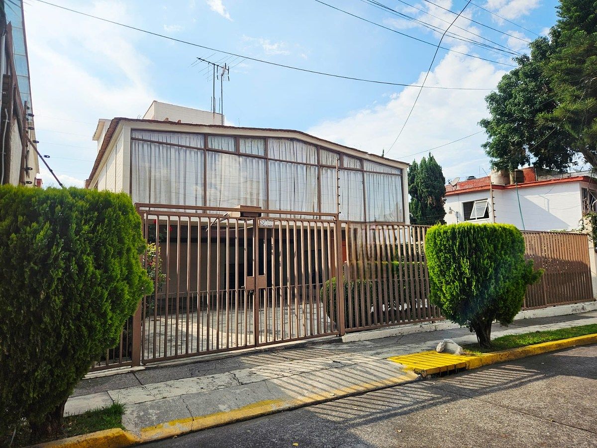 Casa à Venda em Jardines de San Mateo | Amplos Espaços e Excelente Localização, foto 1 de 25