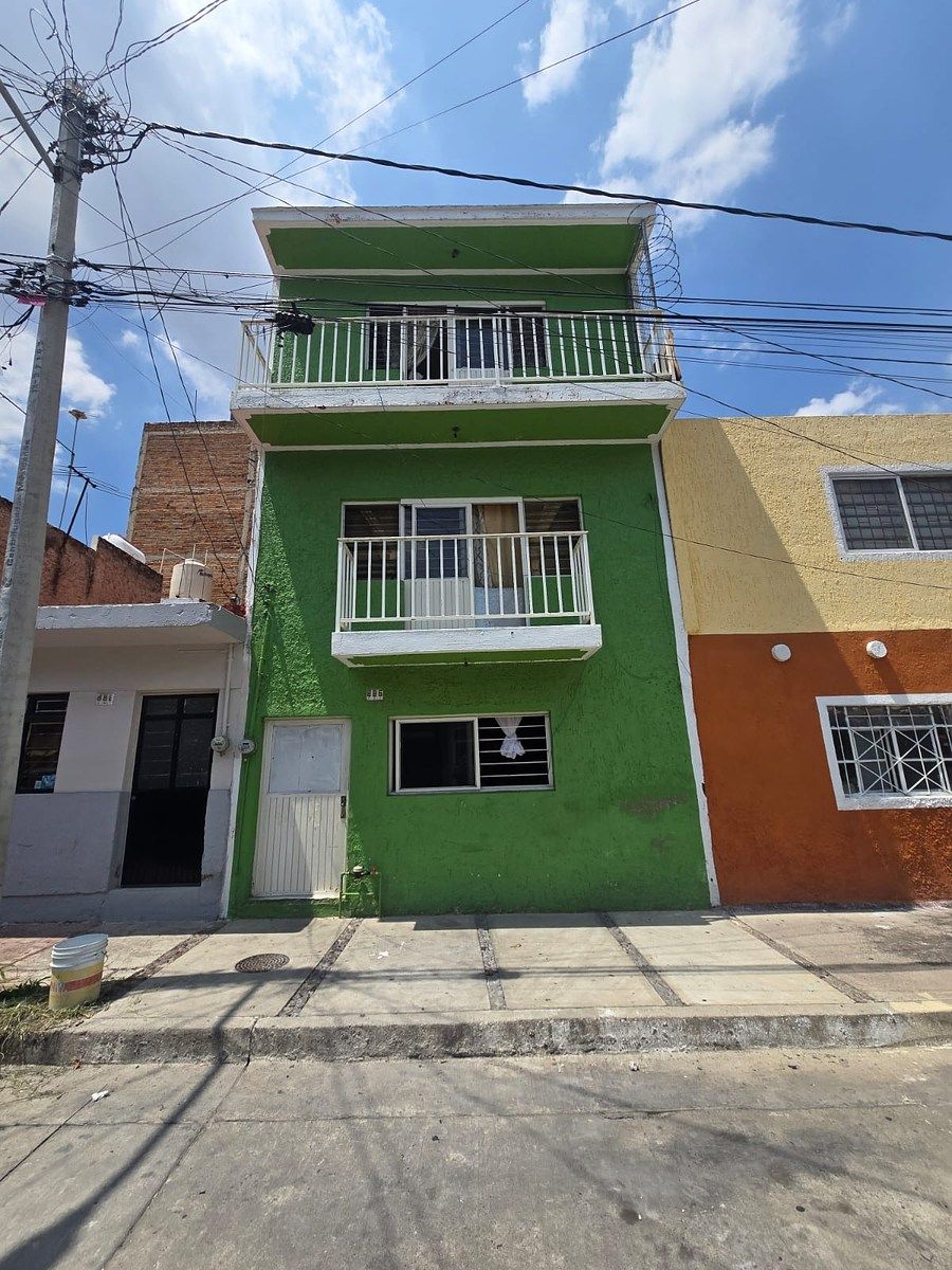 Casa à Venda na Circunvalação Belisário, foto 1 de 12