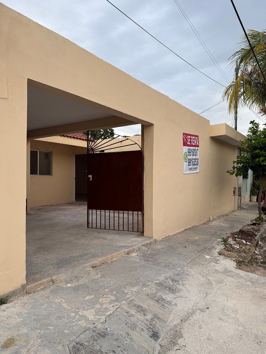 1-story house with 3 bedrooms, photo 1 of 17