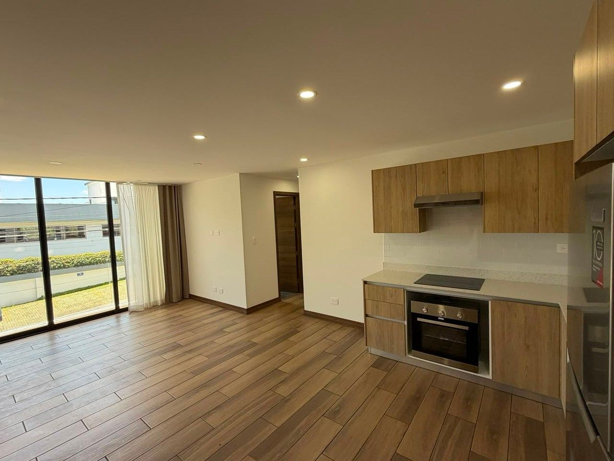Zona 15 | Edificio Privé | Apartamento en Renta - Image 2