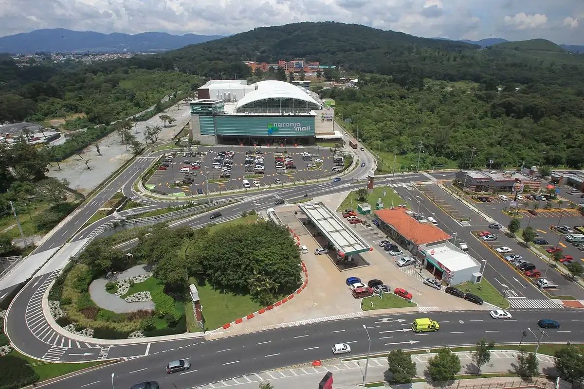 LOCAL COMERCIAL EN RENTA – BOULEVARD EL NARANJO - Image 1