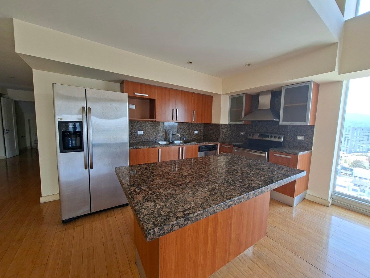 Zona 10 | Apartamento de 222 m² en Venta | Edificio Atrium - Image 2