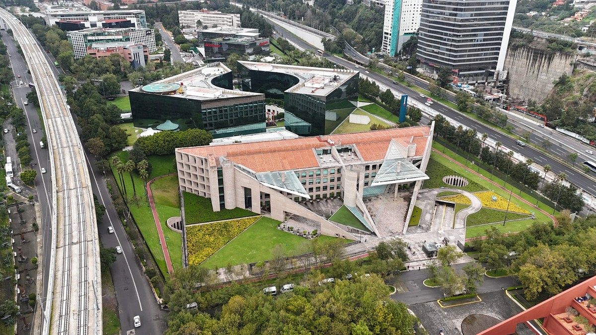 Edificio en ZEDEC Santa Fe, Álvaro Obregón, foto 2 de 5