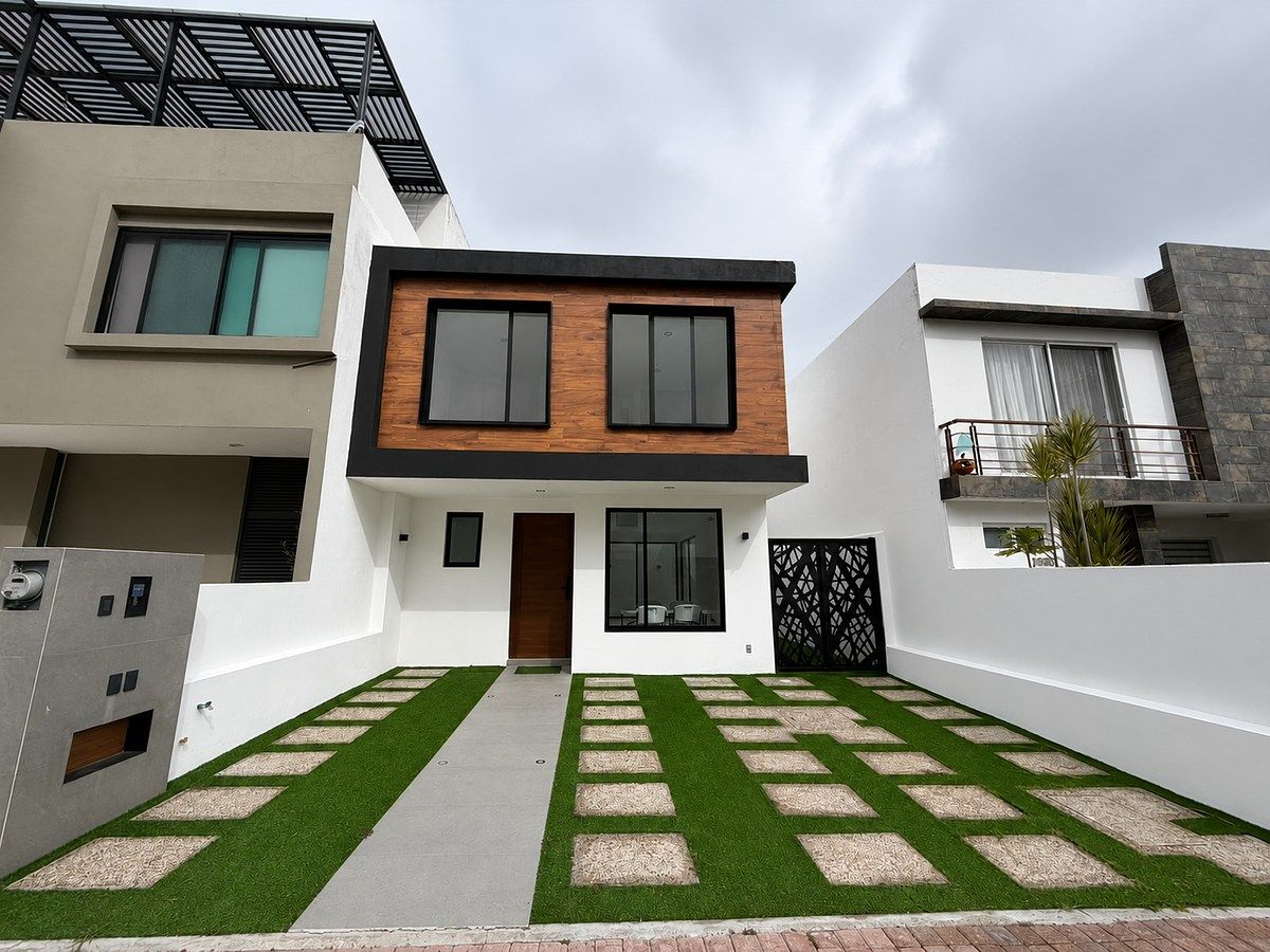 HOUSE IN THE REFUGE, QUERETARO, photo 1 of 23