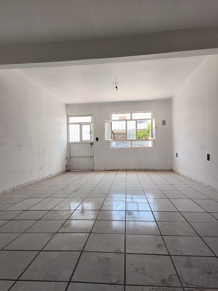 Casa en Venta en TETLAN. Con potencial comercial - foto 4