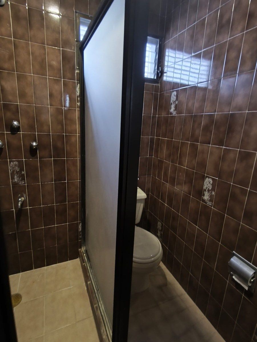Baño, photo 12 of 16