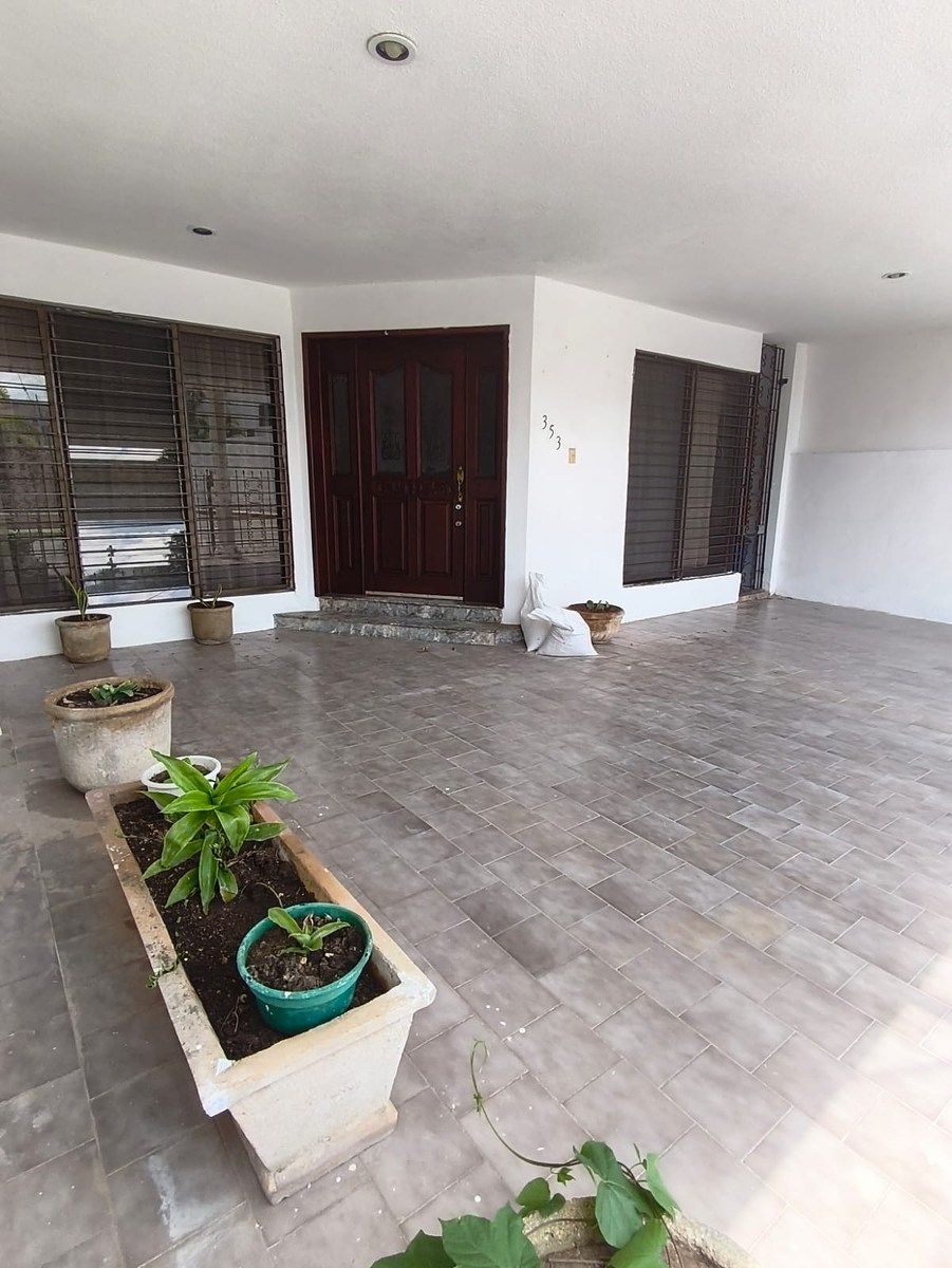 Estacionamiento, photo 2 of 16