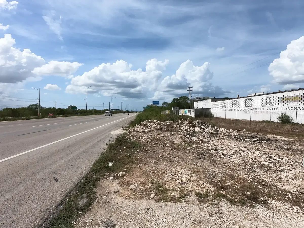 TERRENO A PIE DE CARRETERA MERIDA PROGRESO IB110, foto 1 de 5