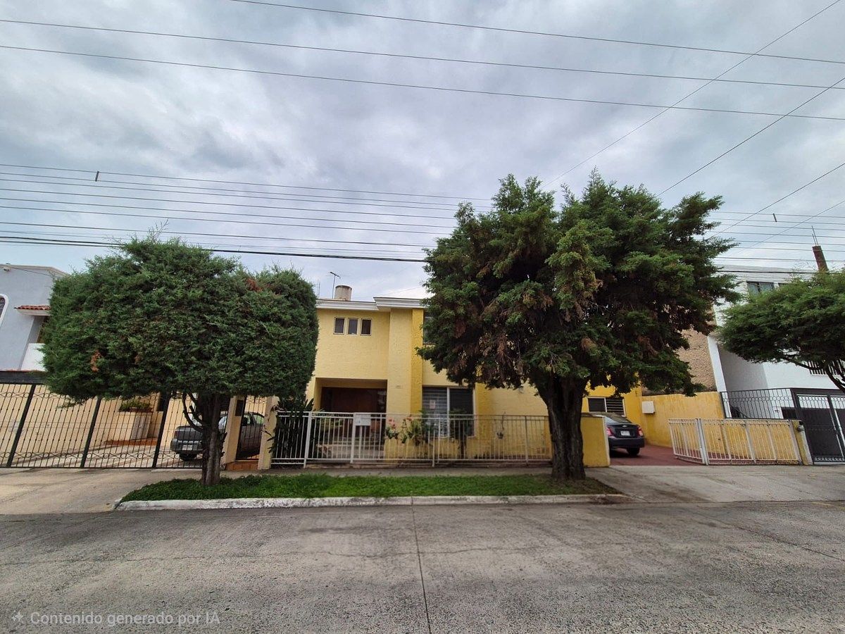 CASA À VENDA LA CALMA, foto 1 de 19