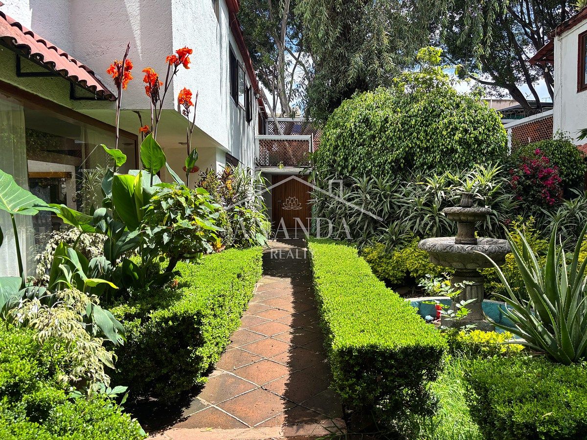 CASA À VENDA EM CONDOMÍNIO COM GRANDE POTENCIAL PARA DEIXÁ-LA AO SEU GOSTO!, foto 1 de 41