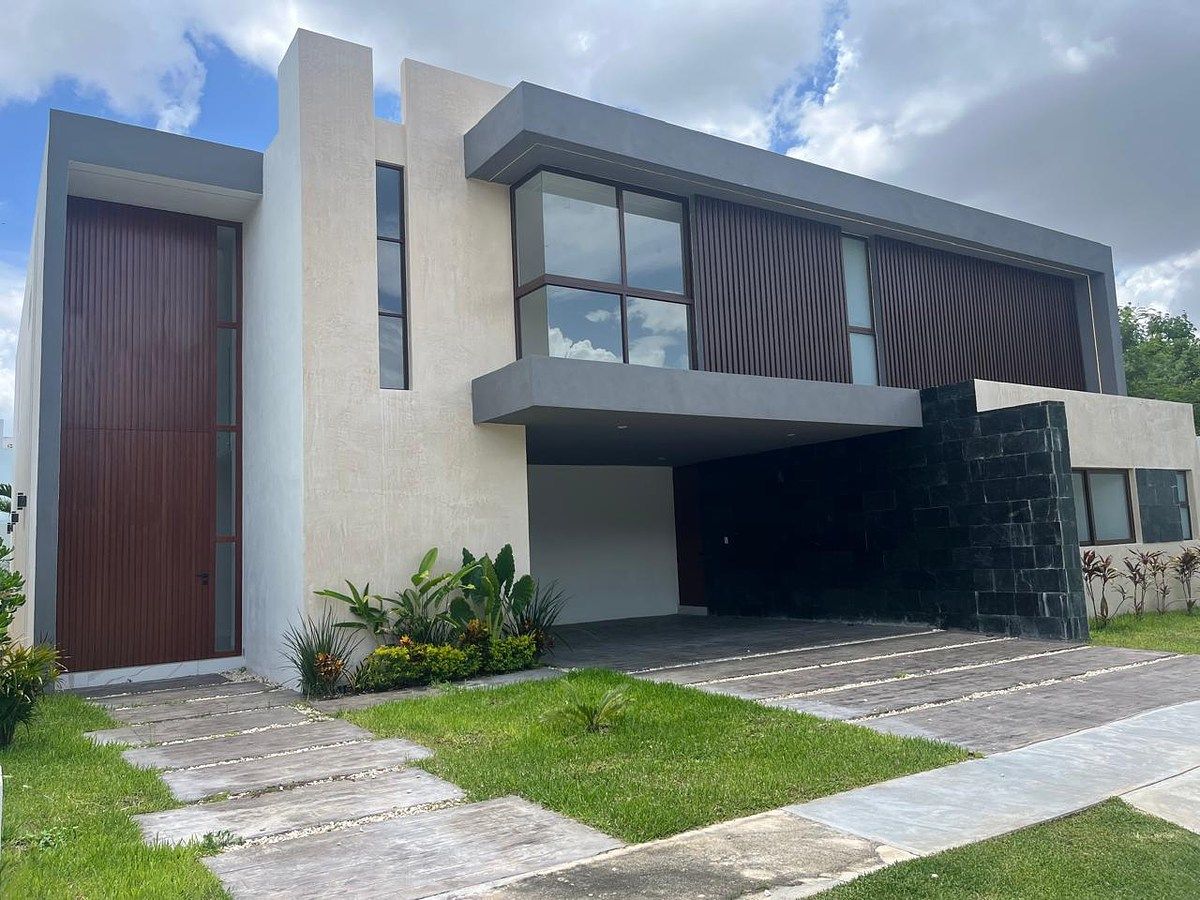 CASA RESIDENCIAL DE DOIS ANDARES EM CONDOMÍNIO COM AMENIDADES LOCALIZADA NO NORTE DE M, foto 1 de 18