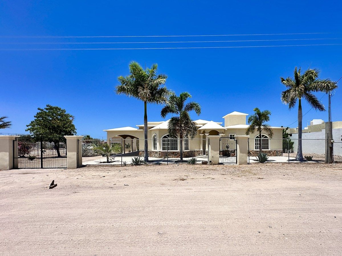 House in El Centenario, La Paz, photo 2 of 35