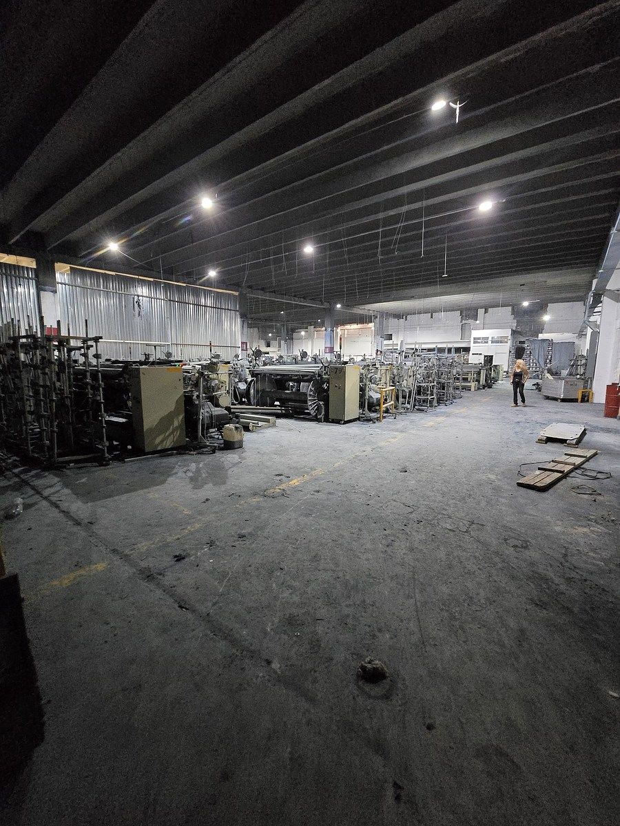 REMODELED WAREHOUSE FOR RENT, photo 1 of 12