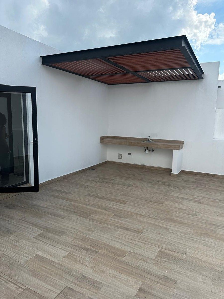 House for Sale, photo 1 of 9
