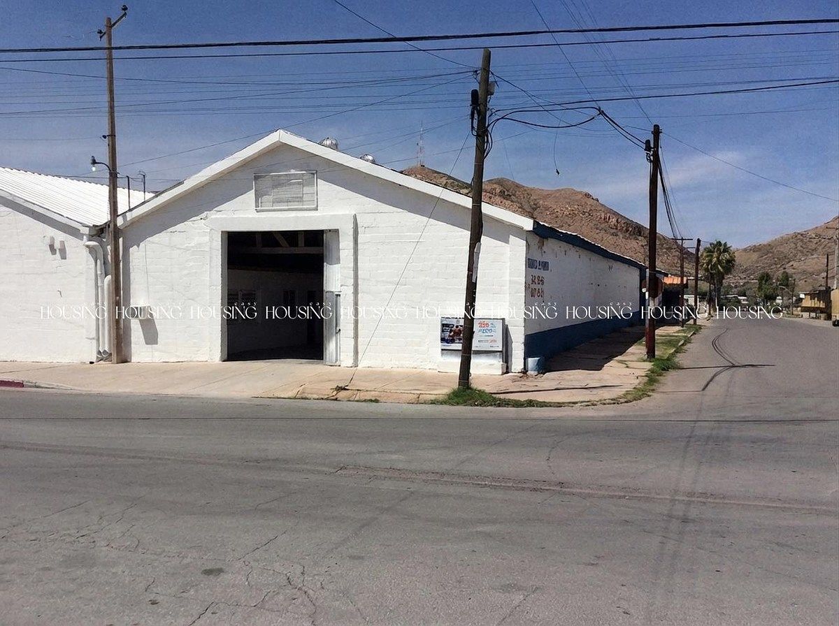WAREHOUSE FOR RENT | DOWNTOWN AREA, EXCELLENT CORNER LOCATION, photo 1 of 8