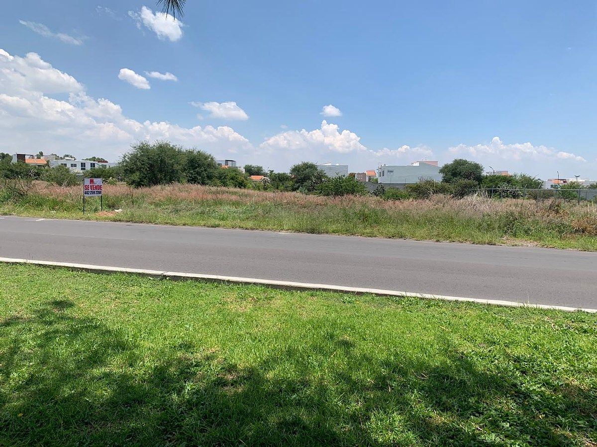 TERRENO COMERCIAL EN VENTA FRENTE A LA UCO MONDRAGON, foto 1 de 8