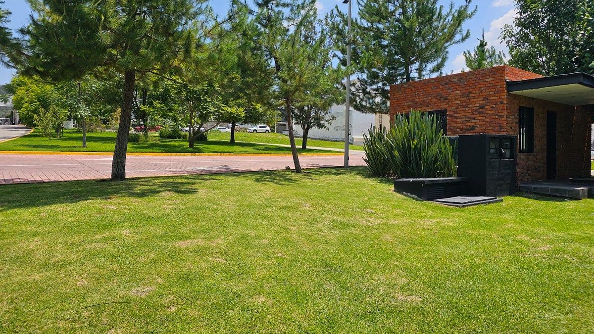 Lot in Bosque de Los Encinos, Zapopan, photo 3 of 5