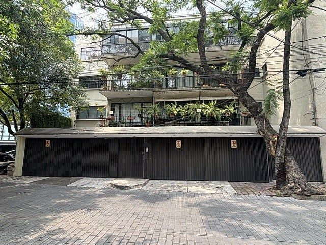 ALUGUEL DE APARTAMENTO AMPLO RECENTEMENTE REFORMADO COM VARANDA, foto 1 de 17