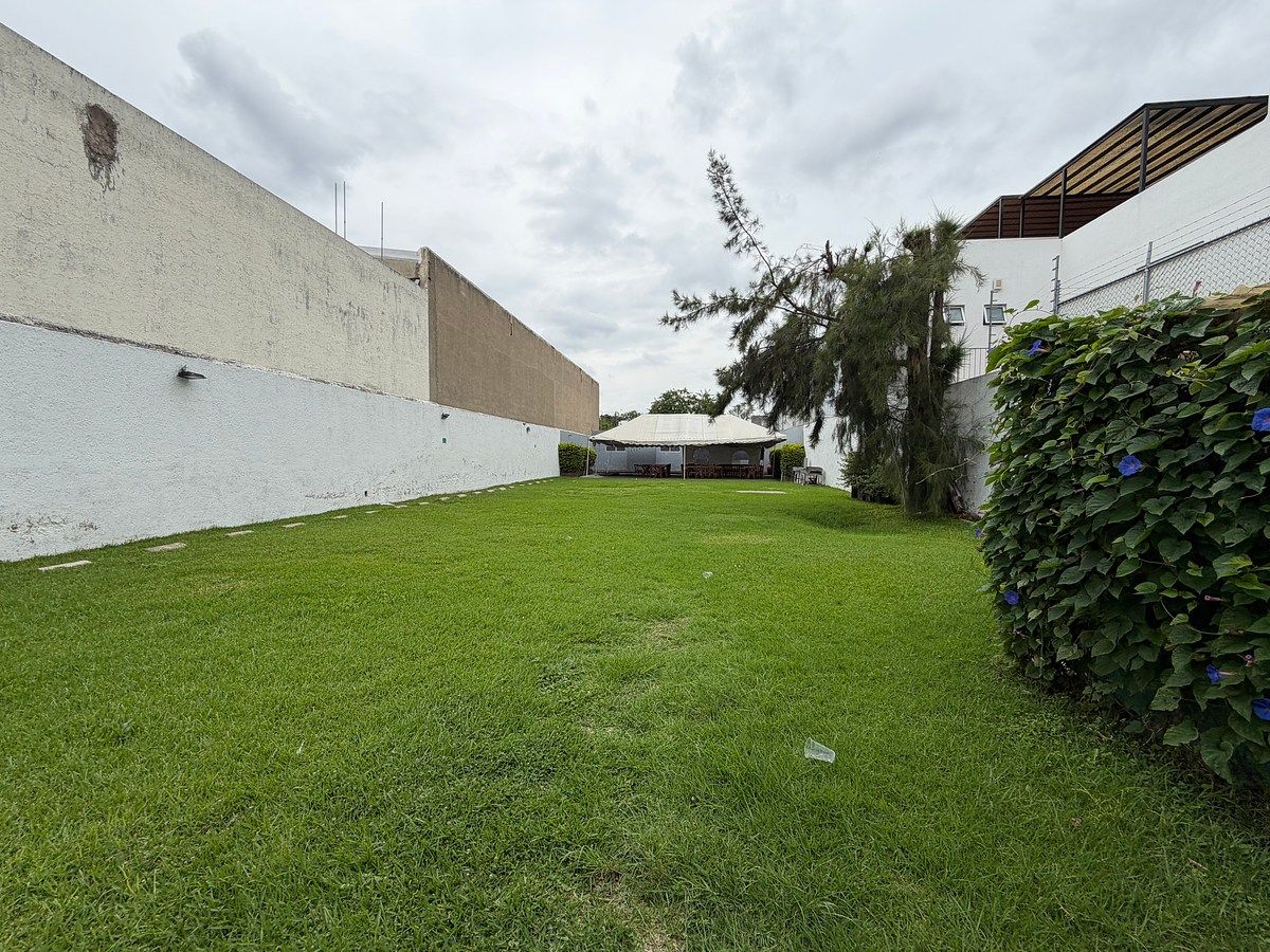 Land for Sale on Av. Topacio 706 m² for Vertical or Commercial Development, photo 1 of 34