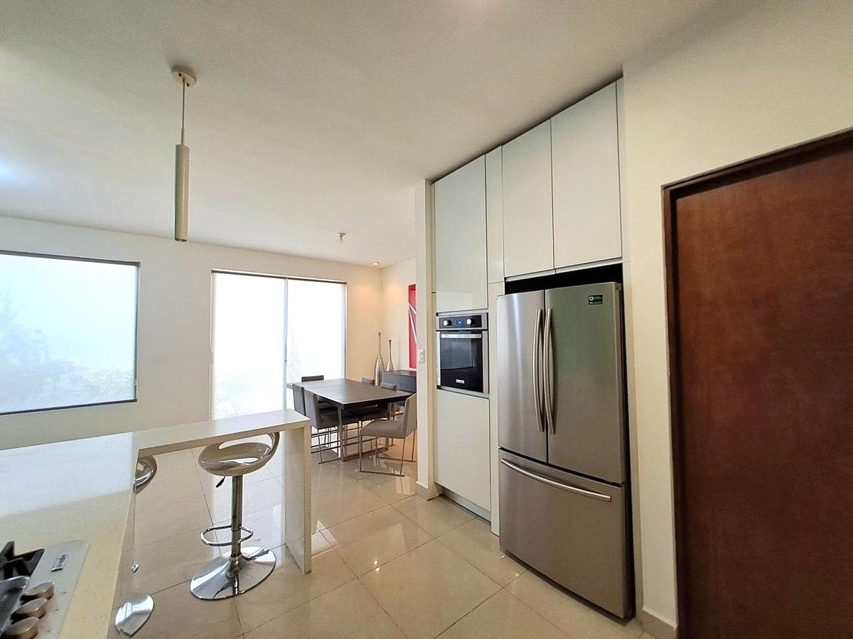 CASA MOBILIADA PARA ALUGUEL EM COLÔNIA PRIVADA NA ESTRADA NACIONAL, foto 1 de 14