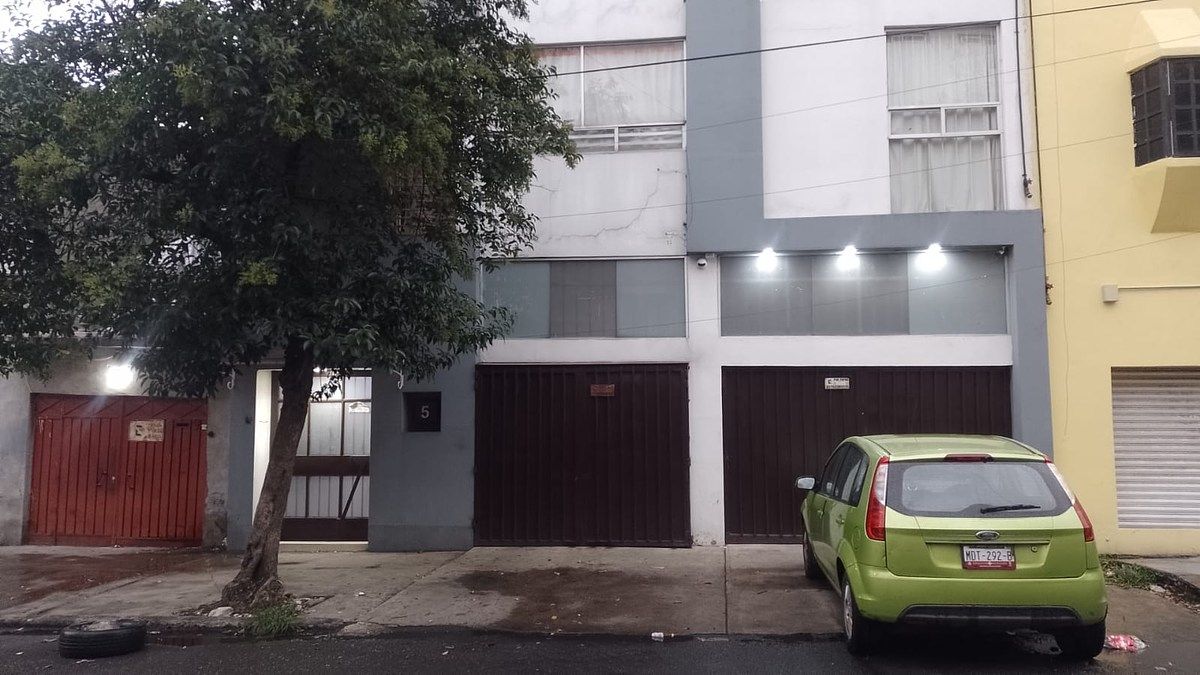 Entrada del Edificio, photo 1 of 12