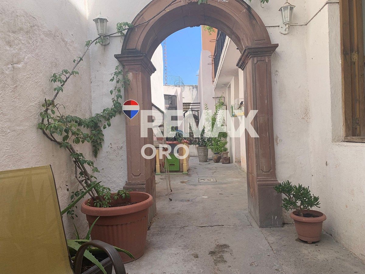House with commercial premises and rooms for rent in the Historic Center of Querétaro, photo 1 of 15
