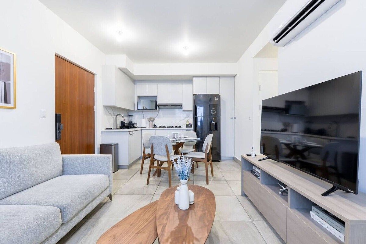 APARTAMENTO À VENDA – MOBILIADO CENTRO DE MONTE REY, foto 1 de 14
