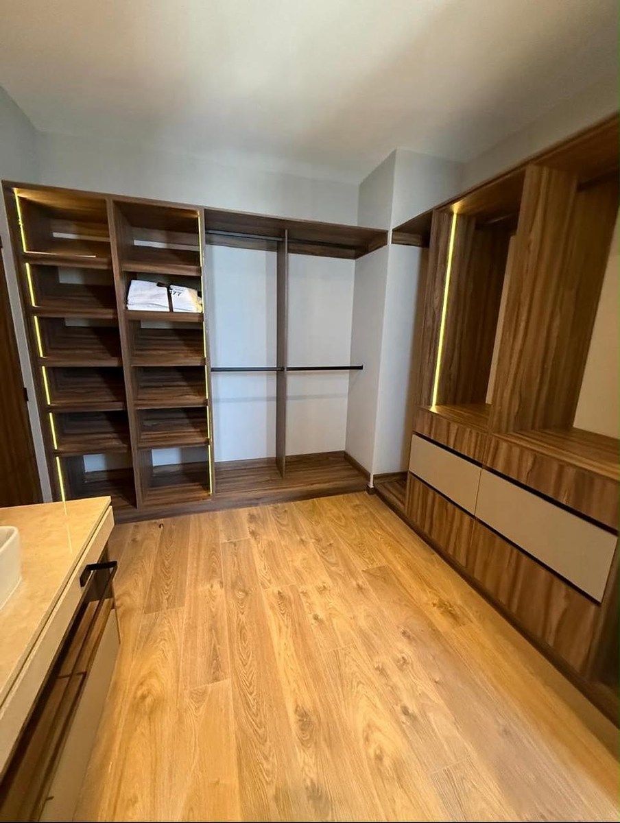 walk -in closet recamara principal, foto 9 de 16