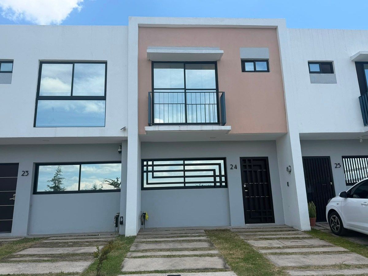 New house for rent in Fracc. CimaFlores, photo 1 of 32