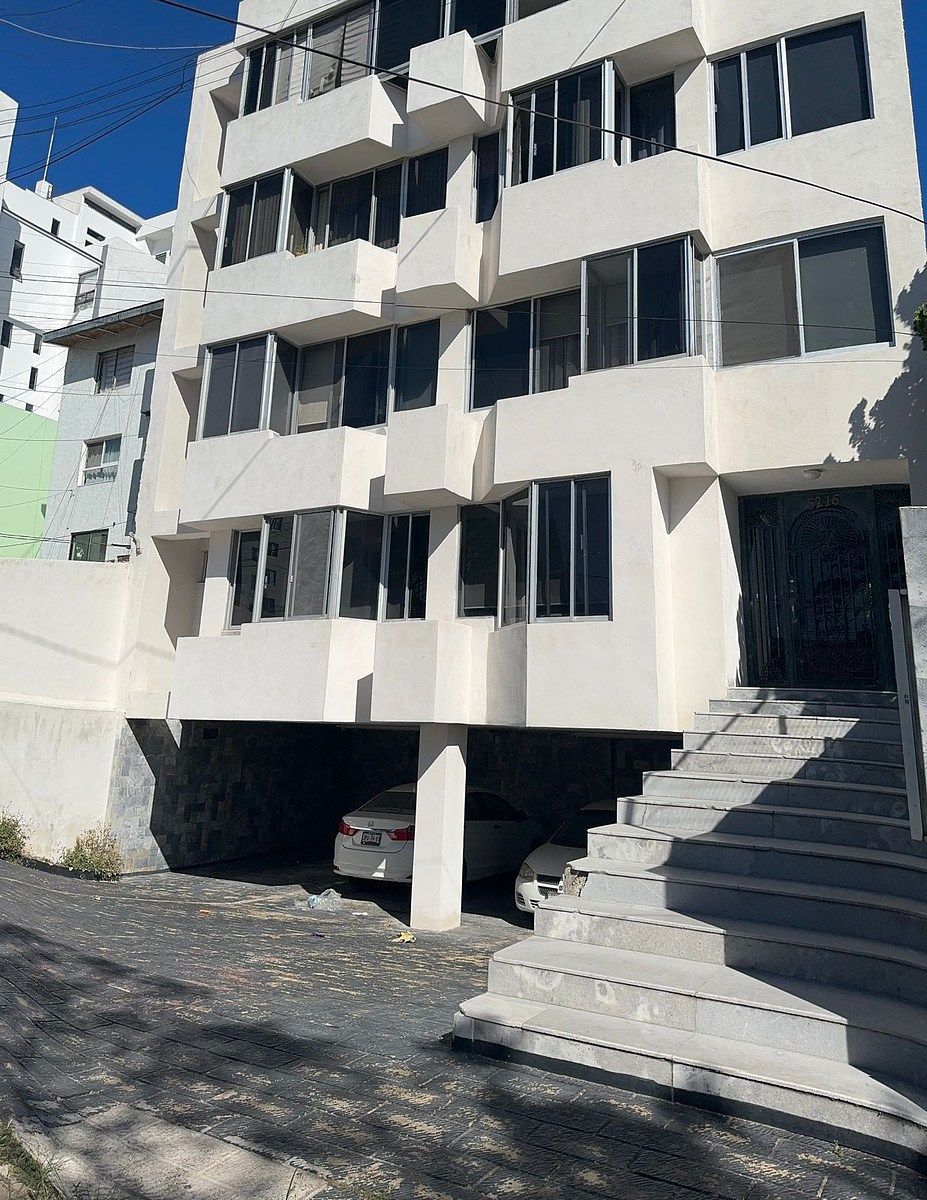 Amplio departamento en VENTA La Estancia cercano a Galerias y Metropolitano, foto 1 de 21