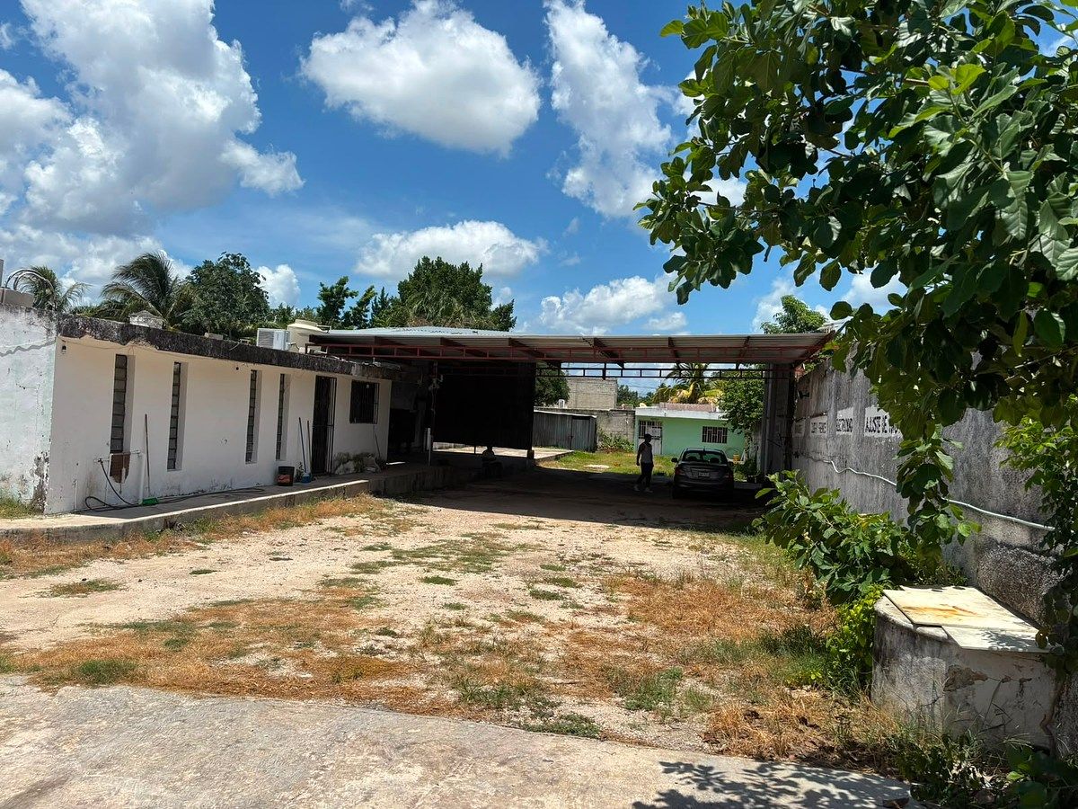 Terreno e Local Comercial com Amplo Pátio Operacional no Centro de Mérida, foto 1 de 12