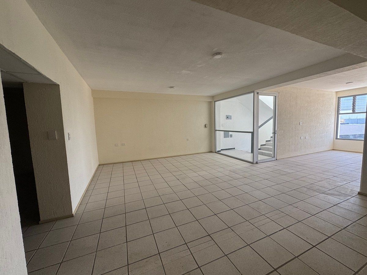 Office for rent in El Dorado, photo 1 of 11