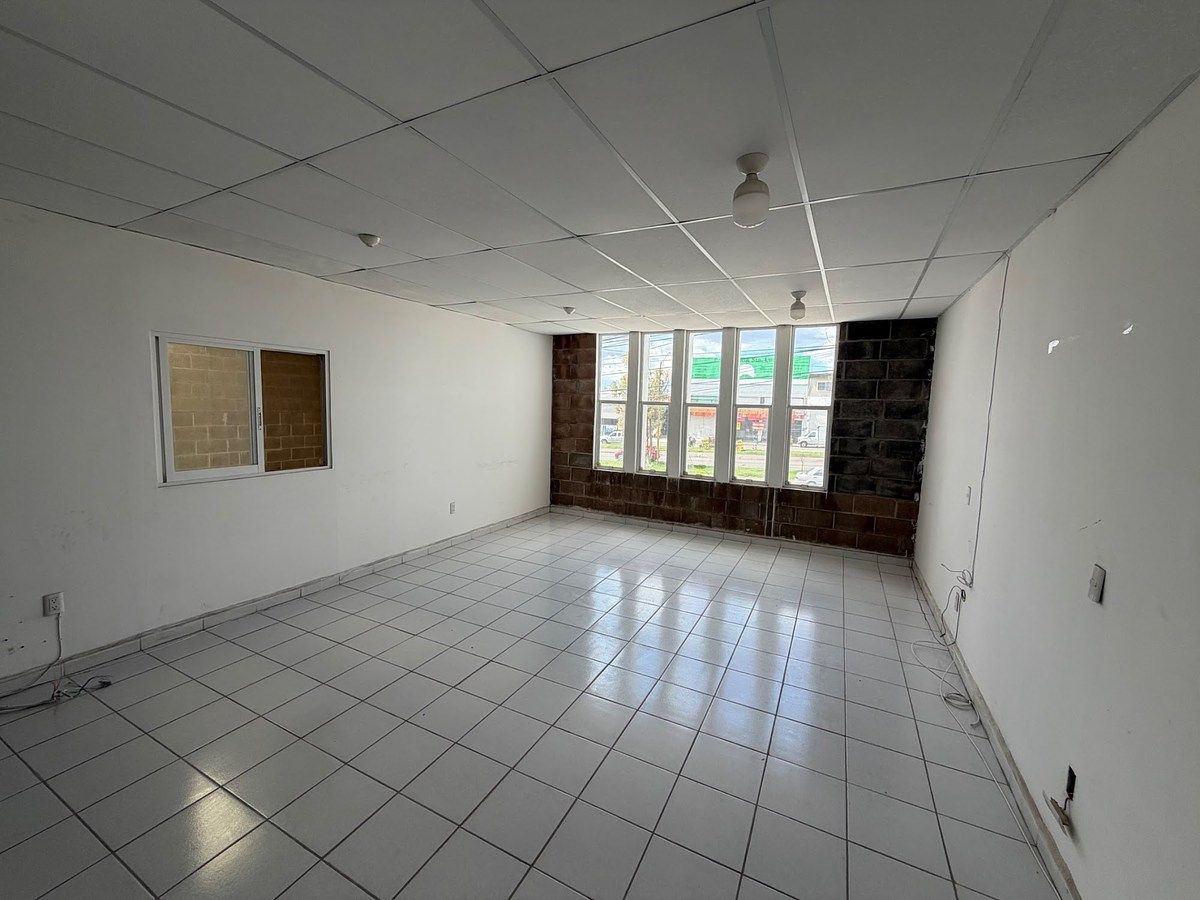 07_Área de Oficinas, photo 2 of 6