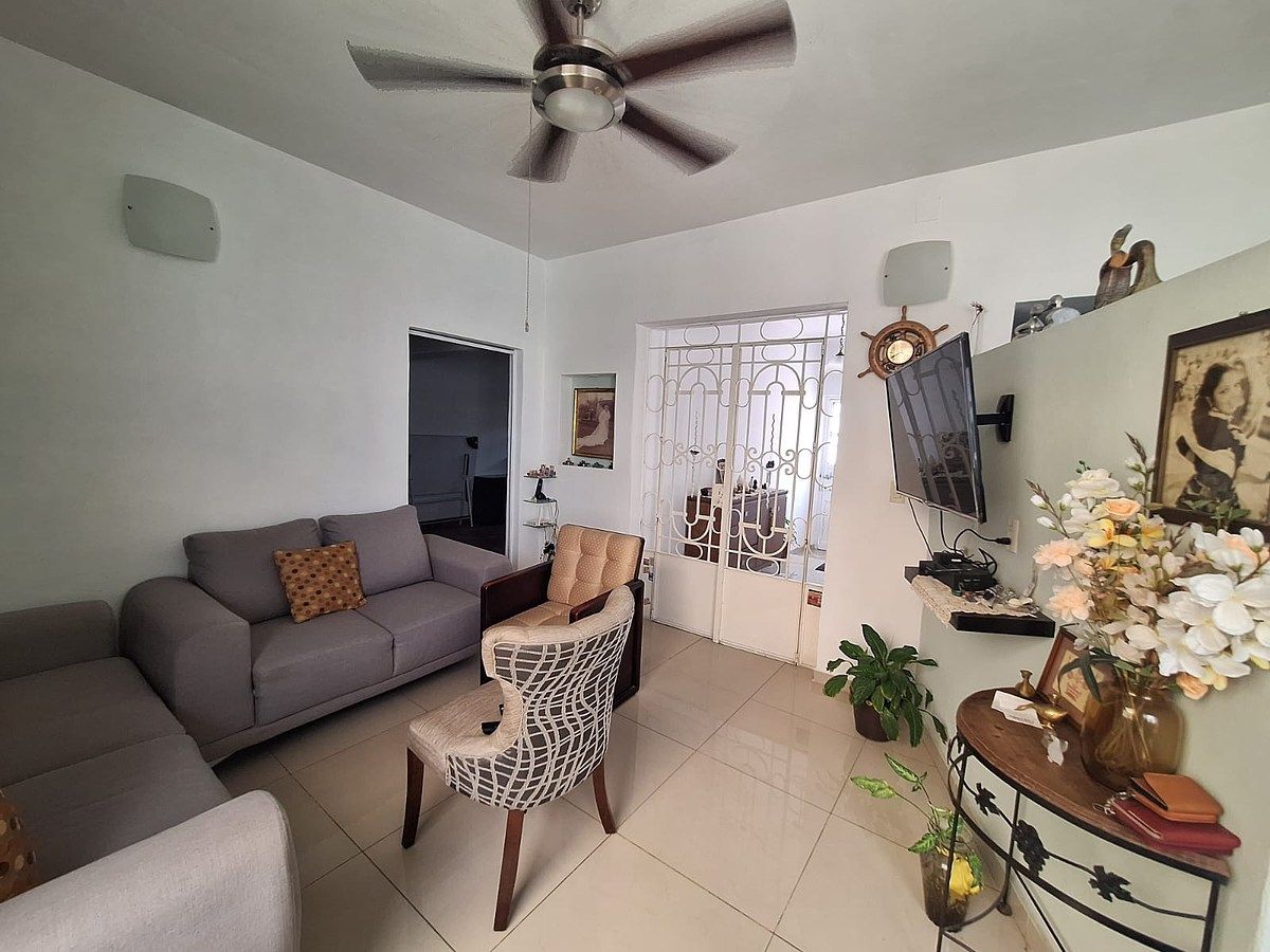 Casa à Venda próxima ao CUCEI, foto 1 de 33