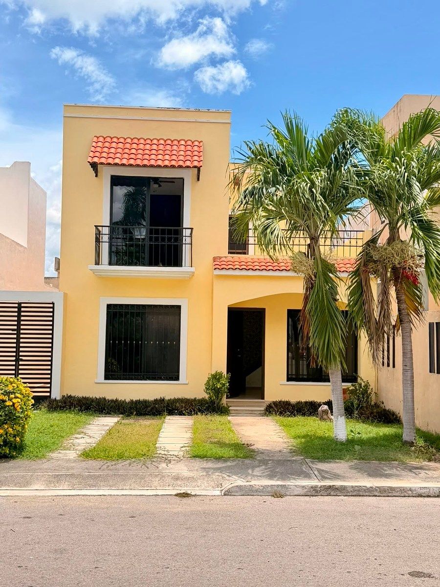 CASA DE DOIS ANDARES À VENDA NO OESTE DE MÉRIDA, foto 1 de 13