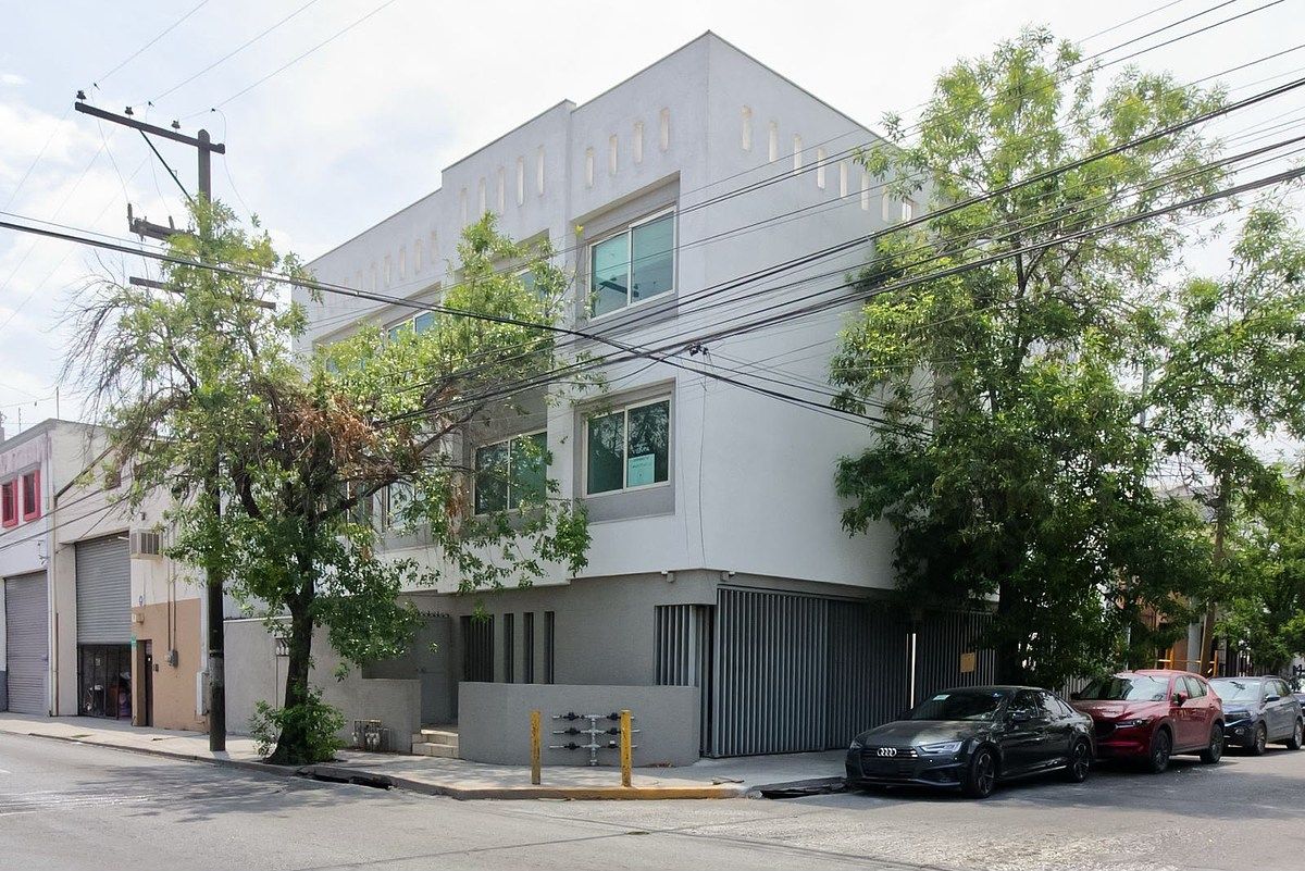 BUILDING OF 5 APARTMENTS, photo 1 of 19