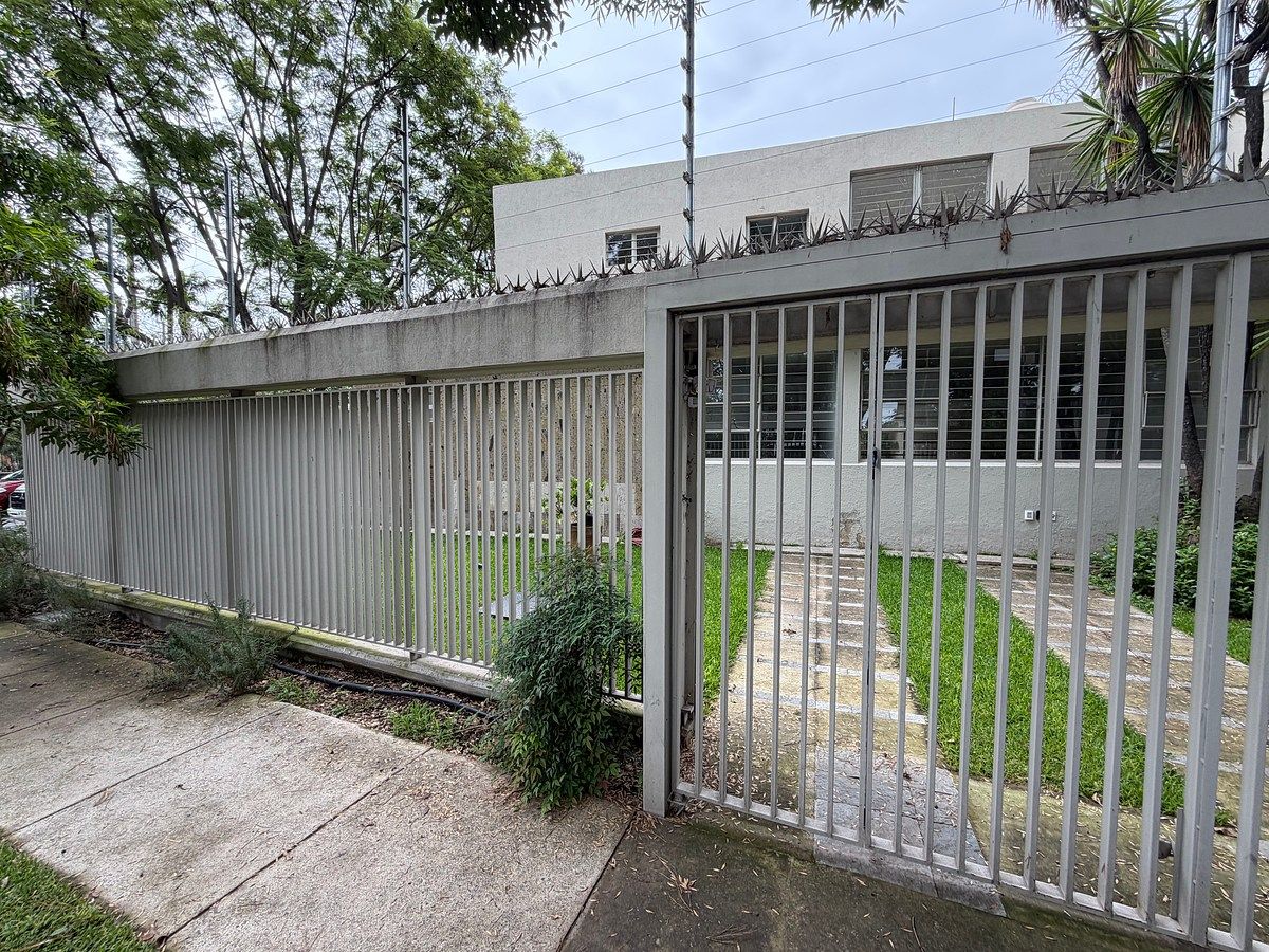 Casa en Venta en Chapalita 5 Recámaras frente a Glorieta, foto 1 de 21
