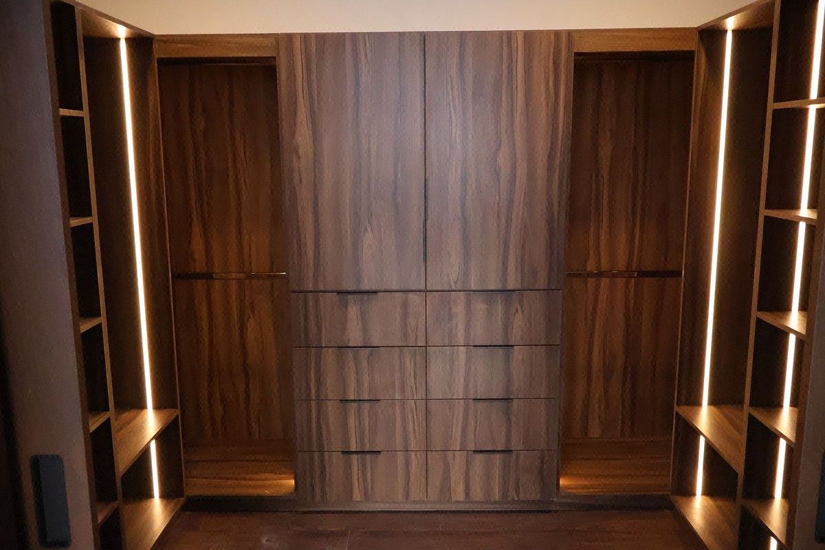 Vestidor de recámara principal, foto 6 de 18